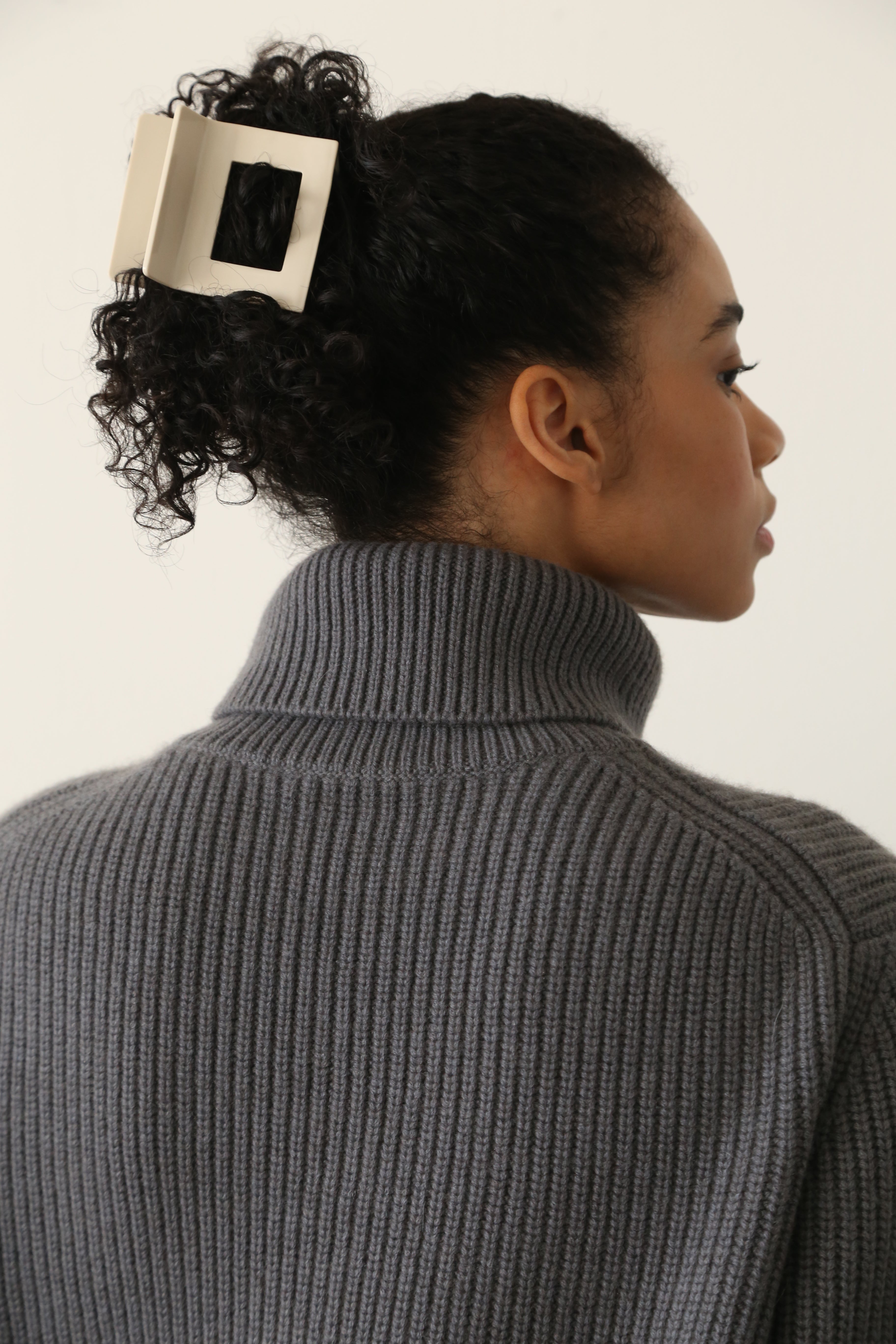 Soul hair clip in birch white styled in coily hair. claw clips for braids, claw clips for thin hair, claw clips with different sizing.